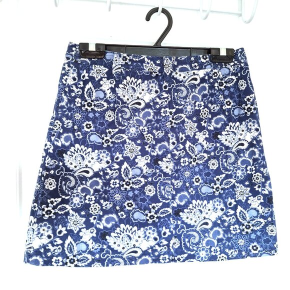 Blue and white paisley floral pattern golf skirt by Karen Scott Petites - Picture 3 of 9